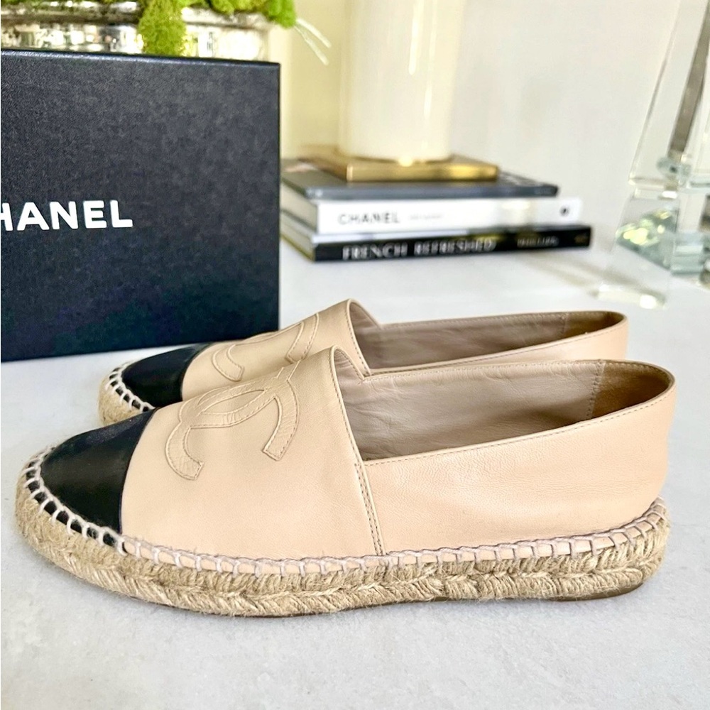 EUC! Chanel 38 Beige & Black Leather Espadrilles Original Box & Receipt - Picture 2 of 8